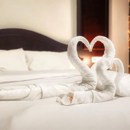 Arya Suites Patong Beach Экстерьер фото