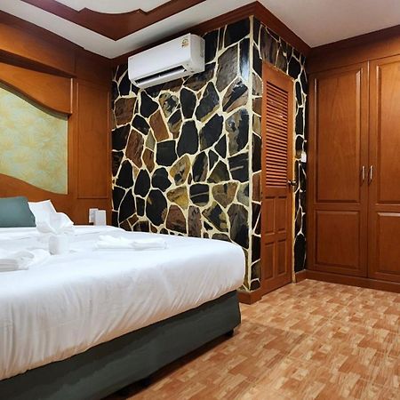 Arya Suites Patong Beach Экстерьер фото