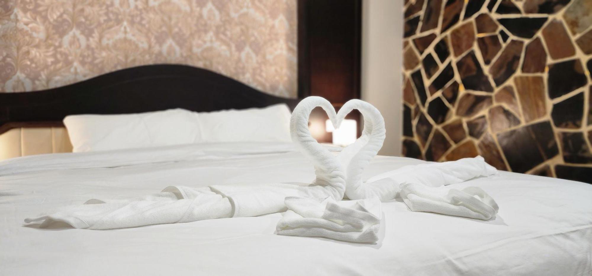 Arya Suites Patong Beach Экстерьер фото