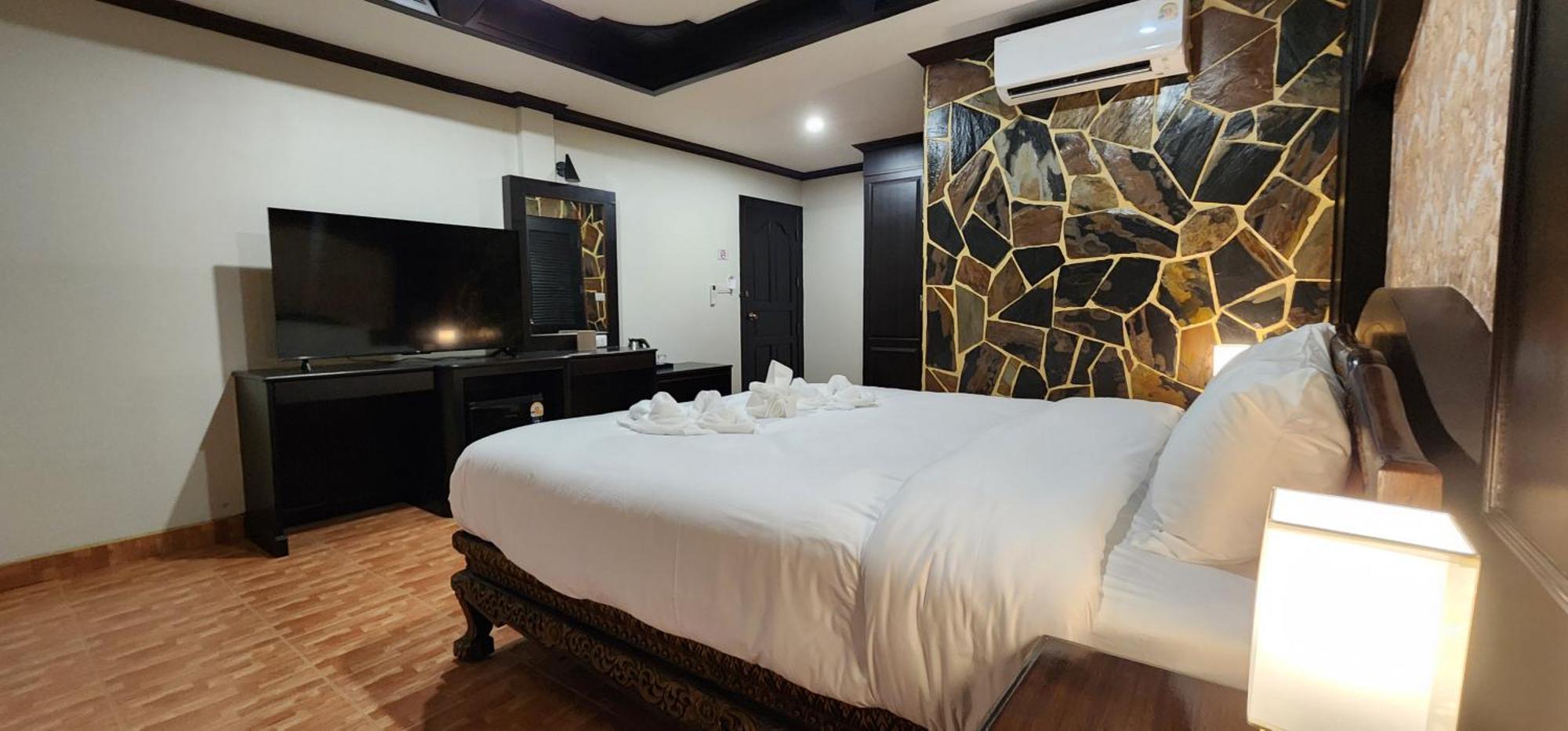 Arya Suites Patong Beach Экстерьер фото