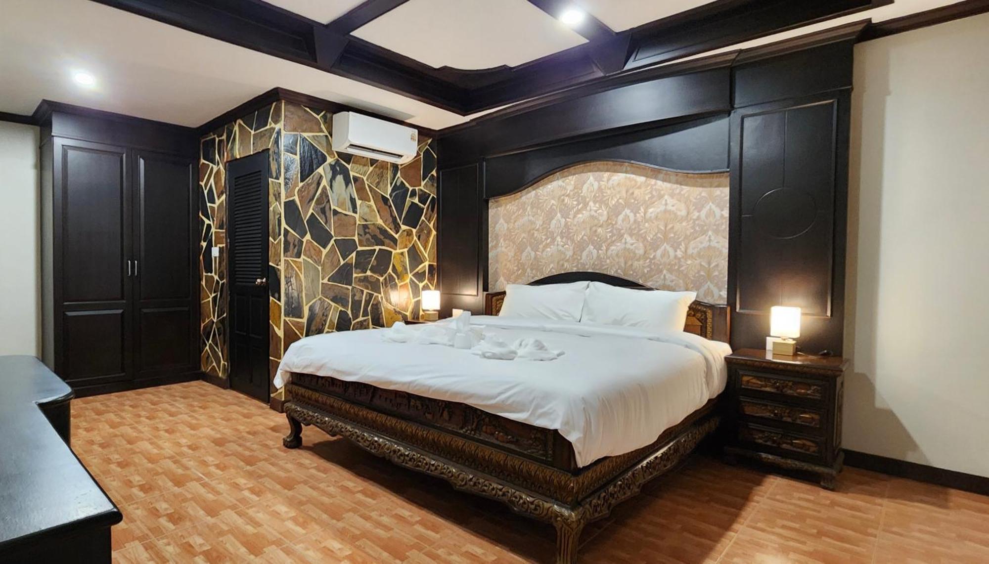 Arya Suites Patong Beach Экстерьер фото