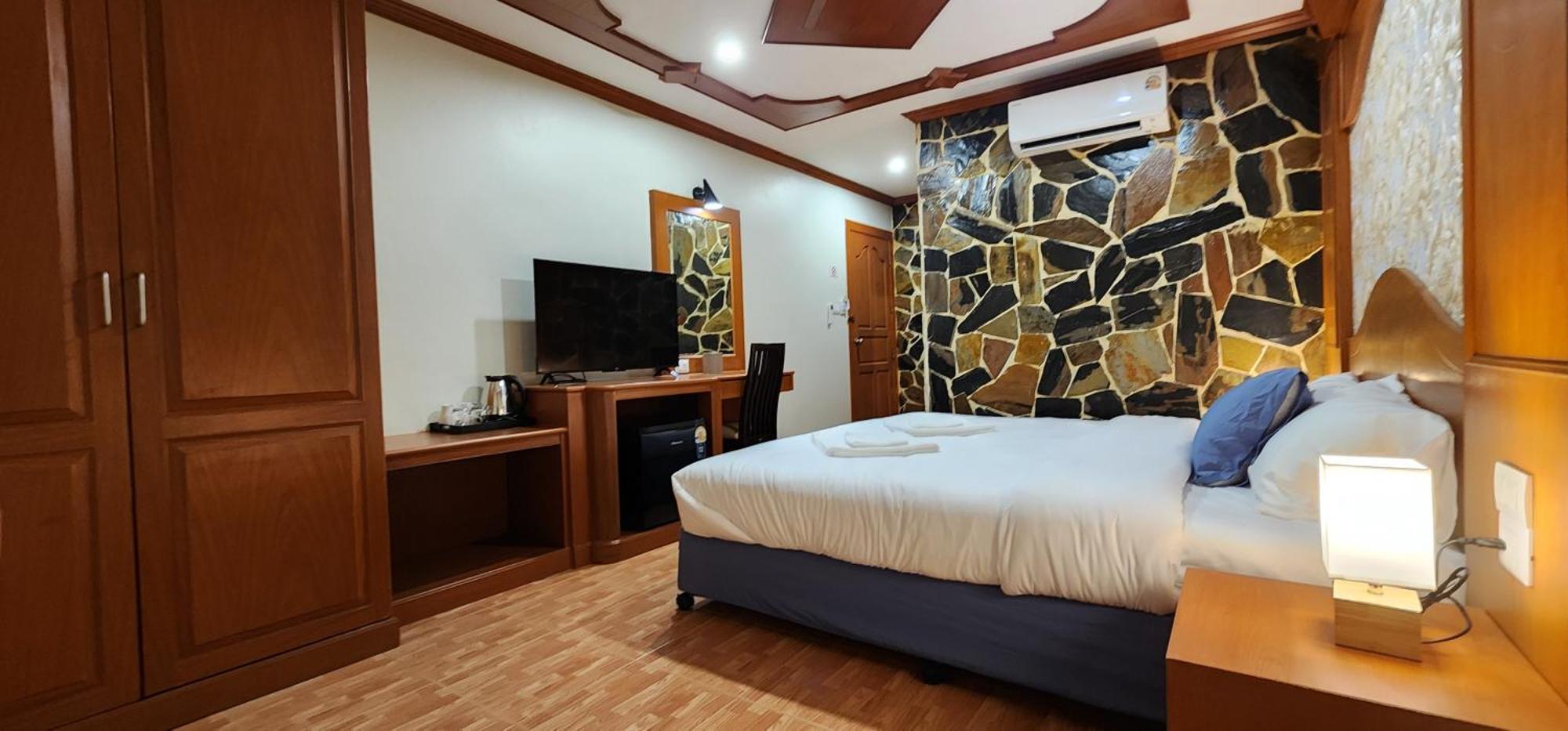 Arya Suites Patong Beach Экстерьер фото