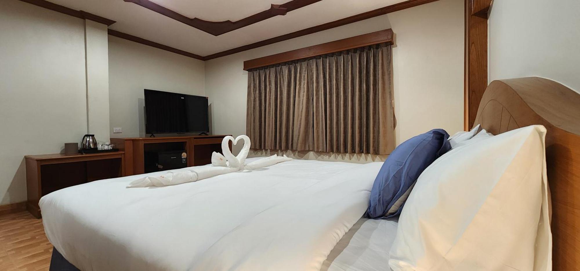 Arya Suites Patong Beach Экстерьер фото